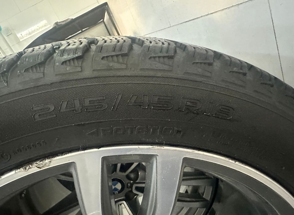 комплект, оригінальні диски BMW R19 з зимовою гумою Nokian 245/45 R19