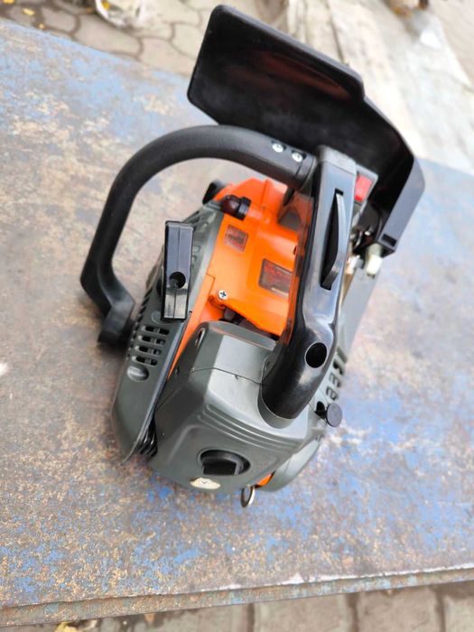 Бензопила одноручна