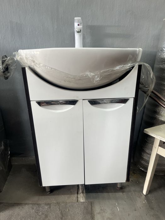 Умывальник с тумбой