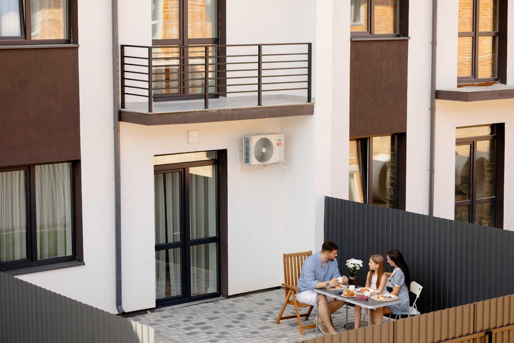 Таунхаус із Повністю приватним ДВОРОМ!