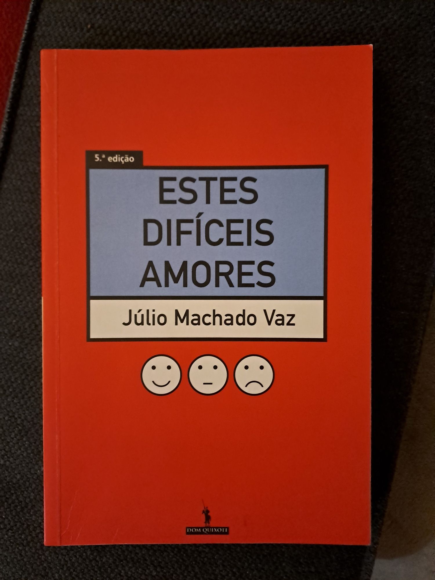 Livro "estes difíceis amores" de Júlio machado vaz