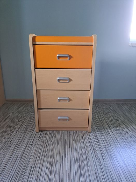 Łóżko szafa i komoda