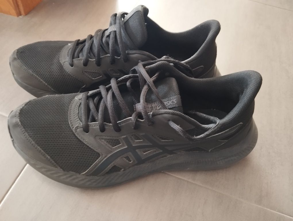 Tênis ASICS pretos