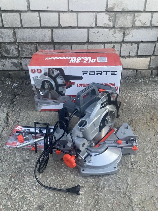 Пила торцювальна  Forte MS-210 торцовочна пила