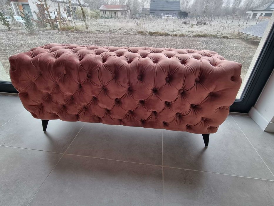 wyjątkowy puf różowy w stylu glamour