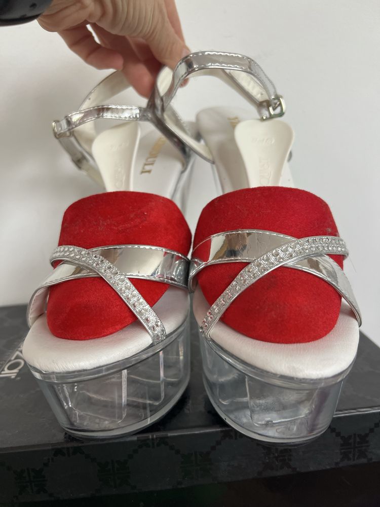 Bardzo wysokie platformy szpilki 37 przezroczyste 16 cm dance