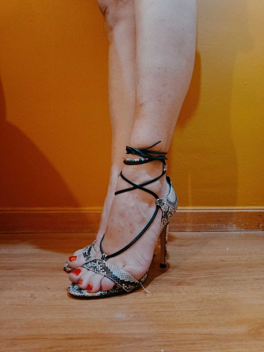 Sandálias coloridas todas em pele tamanho 37 como NOVAS