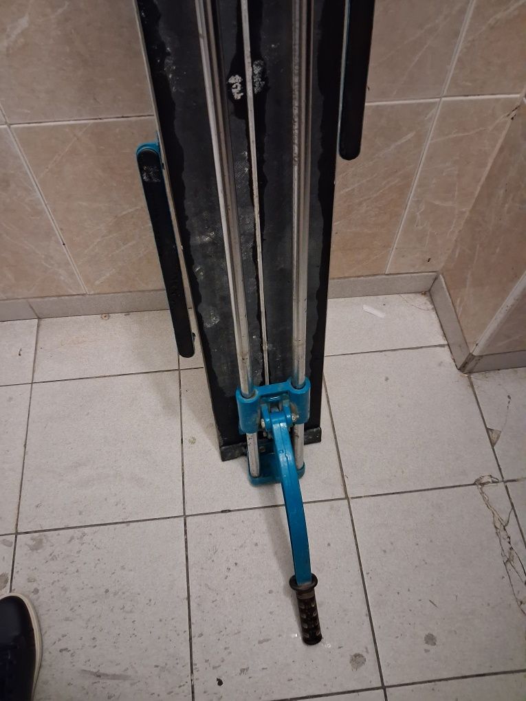 Aluga-se máquina de cortar azulejos de 1 metro e 20