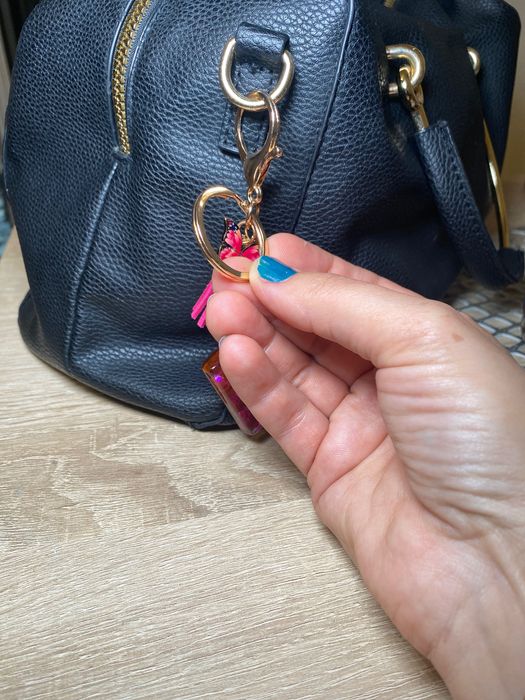 Brelok i zawieszka do torebki z literą „N”