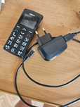 Telefon max com dla seniora sprawny.
