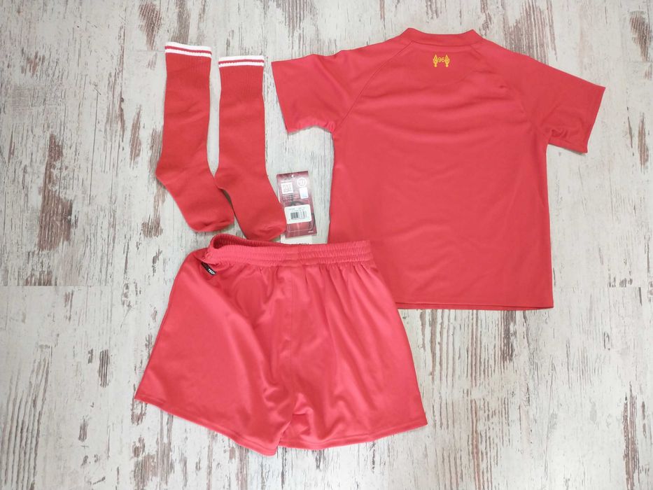 Liverpool F.C. Warrior spodenki + koszulka 98 cm + getry