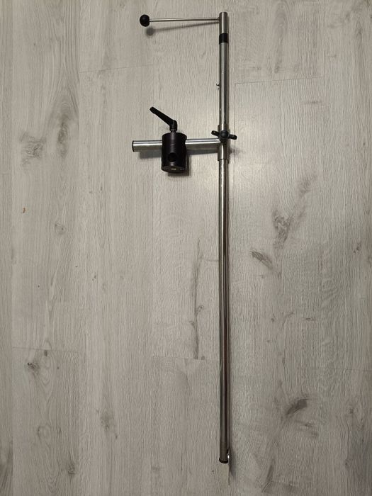 Uchwyt przetwornika echosondy.