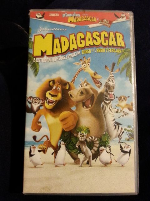 Bajki kreskówki na VHS Madagaskar Lilo i Stitch 2 i inne