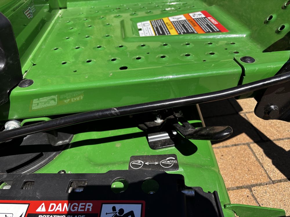 Nowy John Deere z320m Kawasaki 21.5 KM zero turn traktorek kosiarka