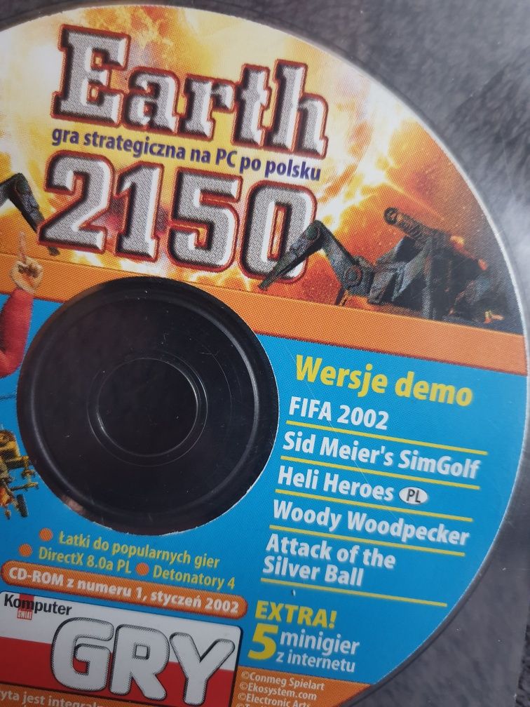 Gra PC Earth 2150 + wersje demo 5 innych gier, m.in. Fifa 2002