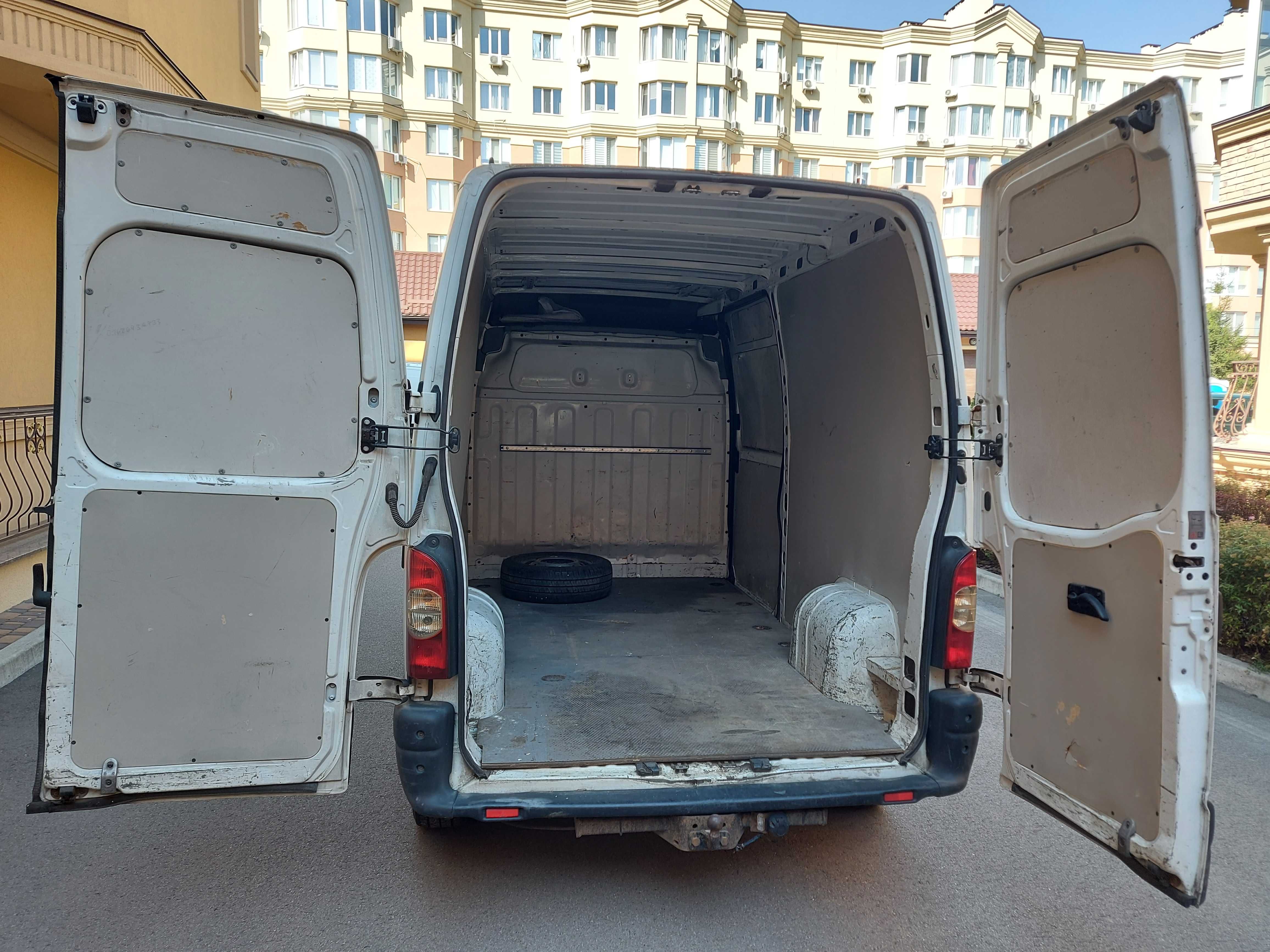 Оренда вантажного буса Renault Master