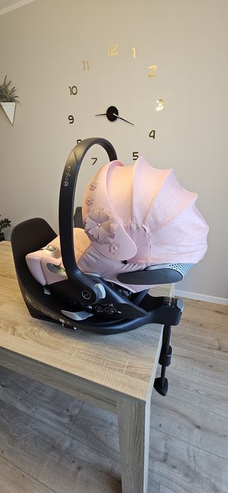 Fotelik Cybex Cloud T i-Size Simply Flowers z bazą