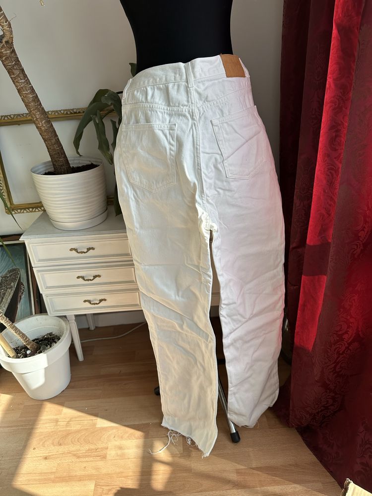 Białe spodnie jeansowe pull & bear 42 xl bawełna dżinsy