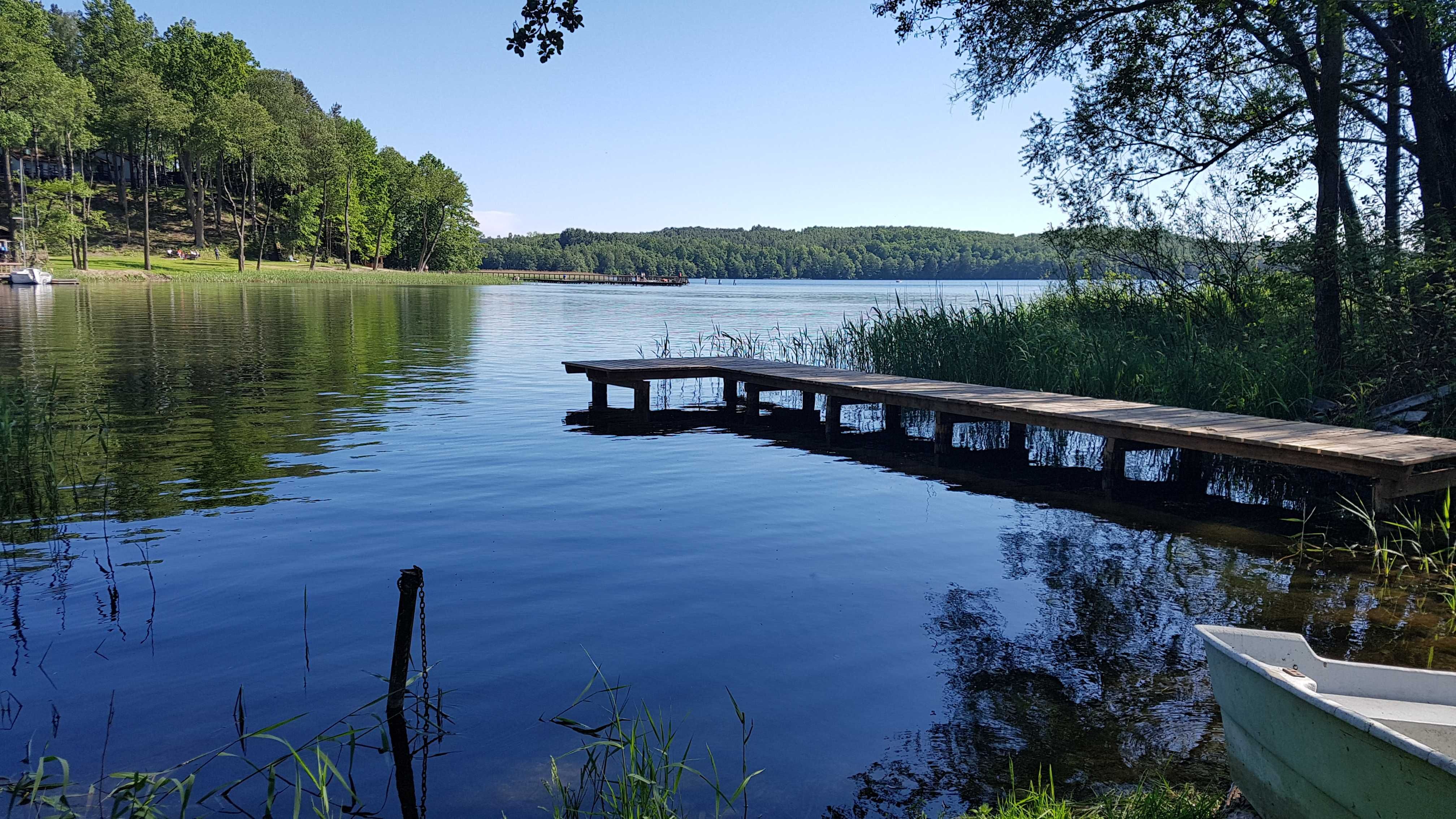 domek letniskowy nad jeziorem Wulpińskim, łódka do dyspozycji Gości