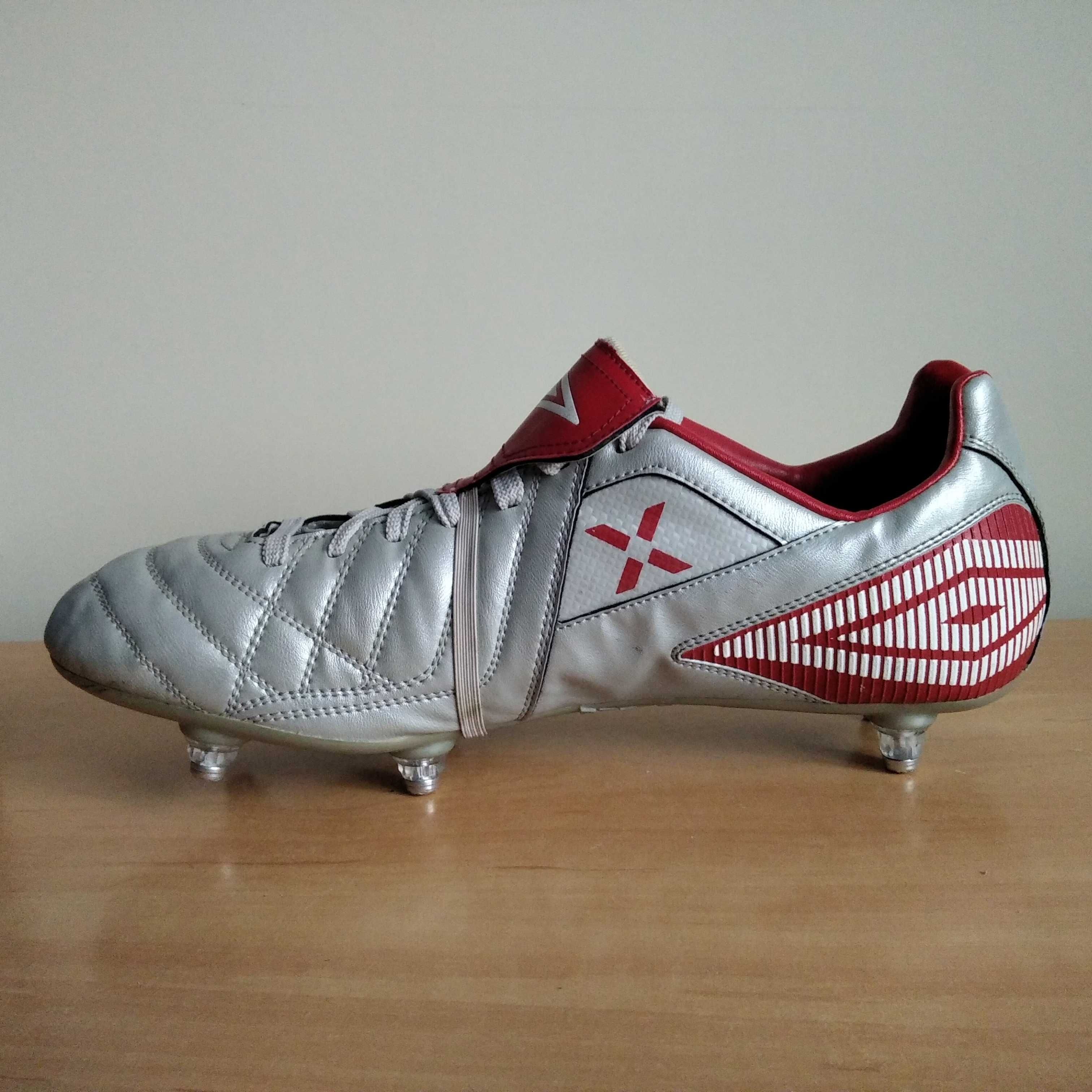 Buty piłkarskie korki wkręty UMBRO XAI roz.eu-47