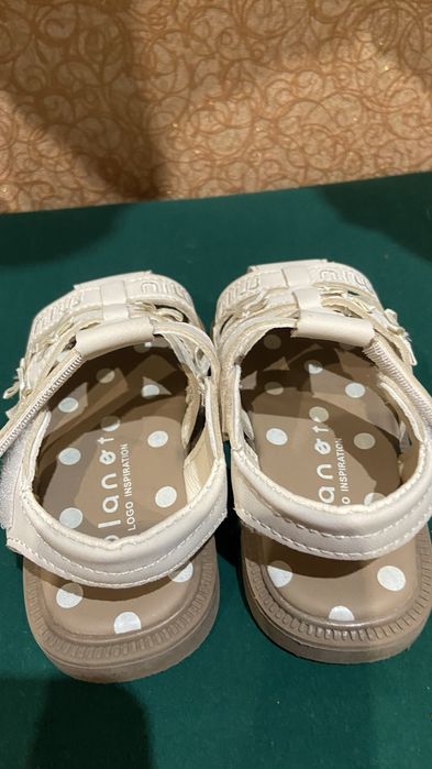 Дитячі сандалі для дівчинки