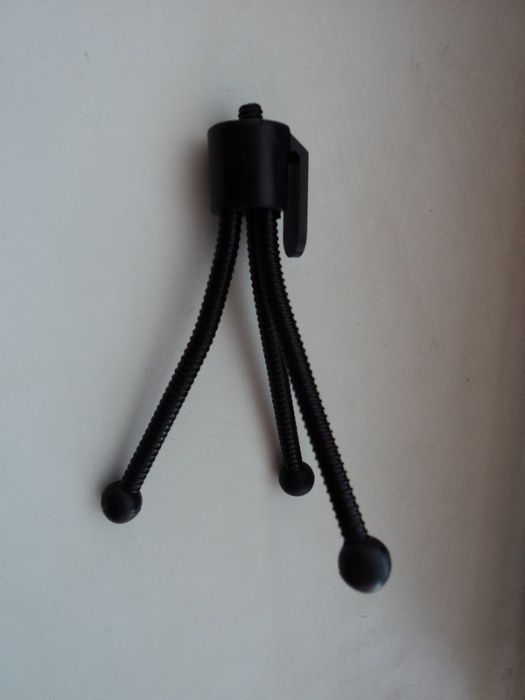 штатив для фотоаппарата, телескопа, бинокля.