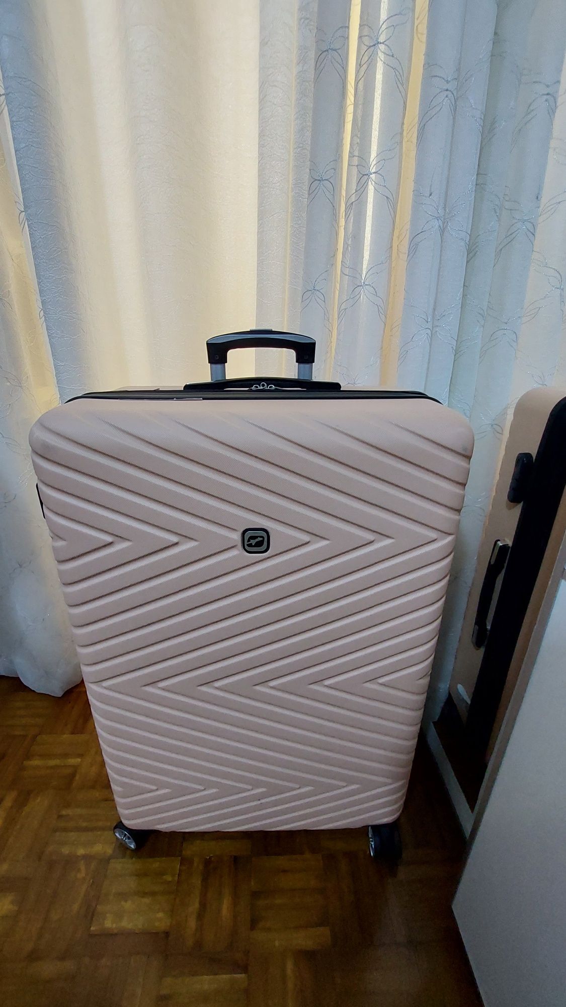 Mala viagem cor Rosa claro. Usada uma vez