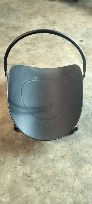 Vendo cesto para lenha usado