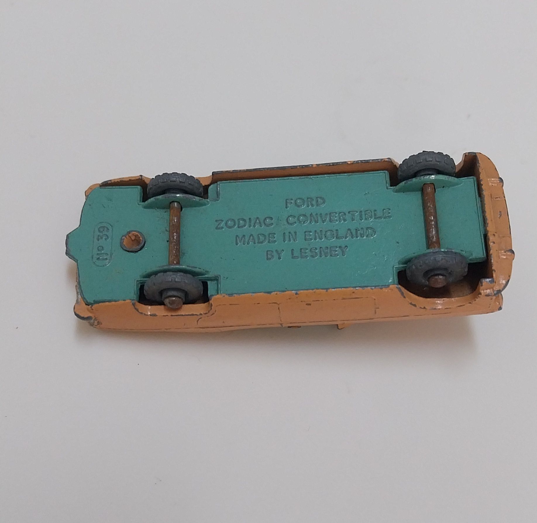 Miniatura antiga Lesney Ford Zodiac