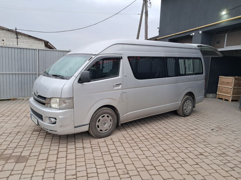 Toyota Hiace 2008 року , пасажир , 8 місць , двигун 2,7 л.