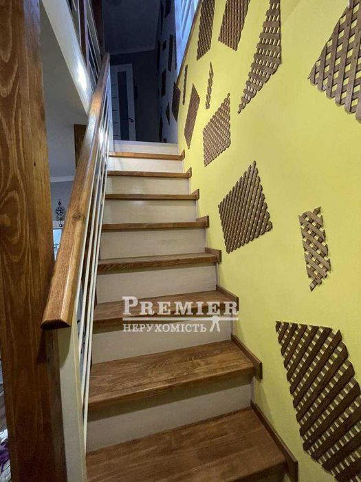 В продаже дом на берегу моря.