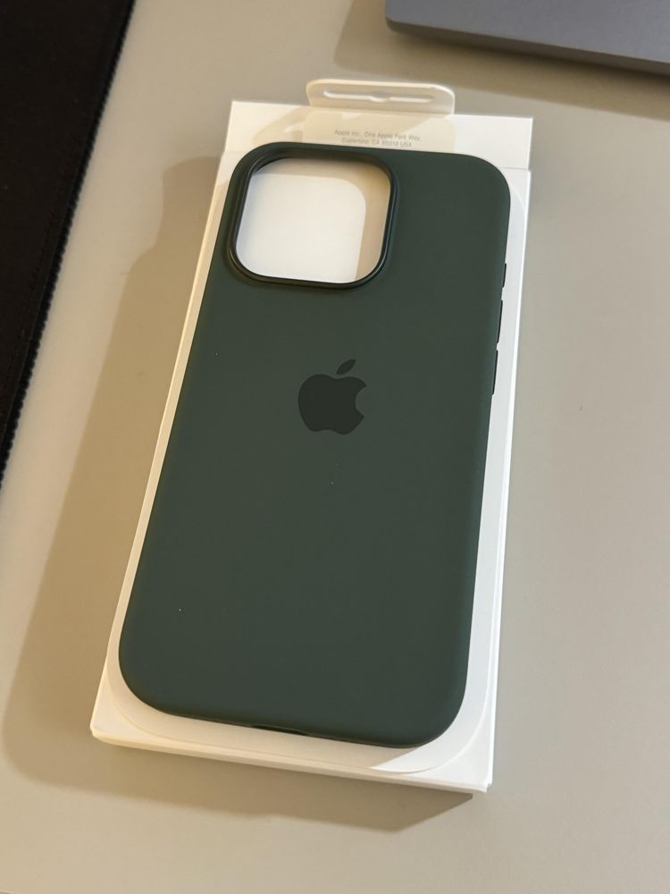 Etui case  Apple silikonowe z MagSafe do iPhone 15 Pro Max Cyprysowy