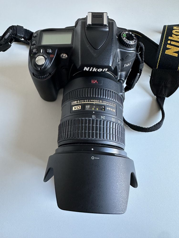 Nikon D90 + obiektyw 18-200mm