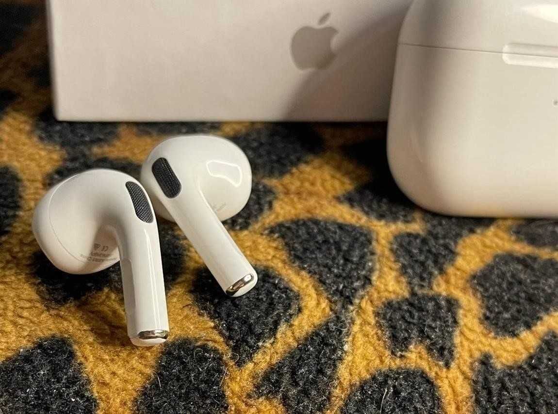 Блютуз навушники AirPods 3. Пробиваються на офіційному сайті Apple!