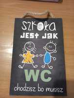 Tabliczka motywacyjna Szkoła jest  jak  WC chodzisz bo musisz