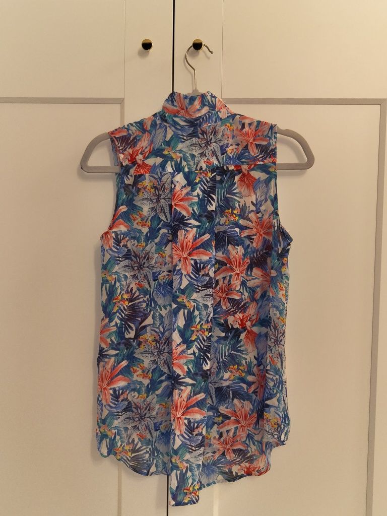 Kolorowa bluzka w kwiaty, z kołnierzykiem, na guziki, H&M, rozm. 34/XS