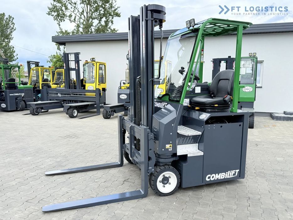Combilift CBE2500 / TRIPLEX / 5500MM / WOLNY SKOK / NAPĘD ELEKTRYCZNY / JEDYNIE 2300MTH / POZYCJONER / PRZESUW BOCZNY / NOWE OPONY / JAK NOWY / Szeroka oferta wózków czterokierunkowych i bocznych, dopasowanych do różnorodnych potrzeb i zastosowań.  CBE250