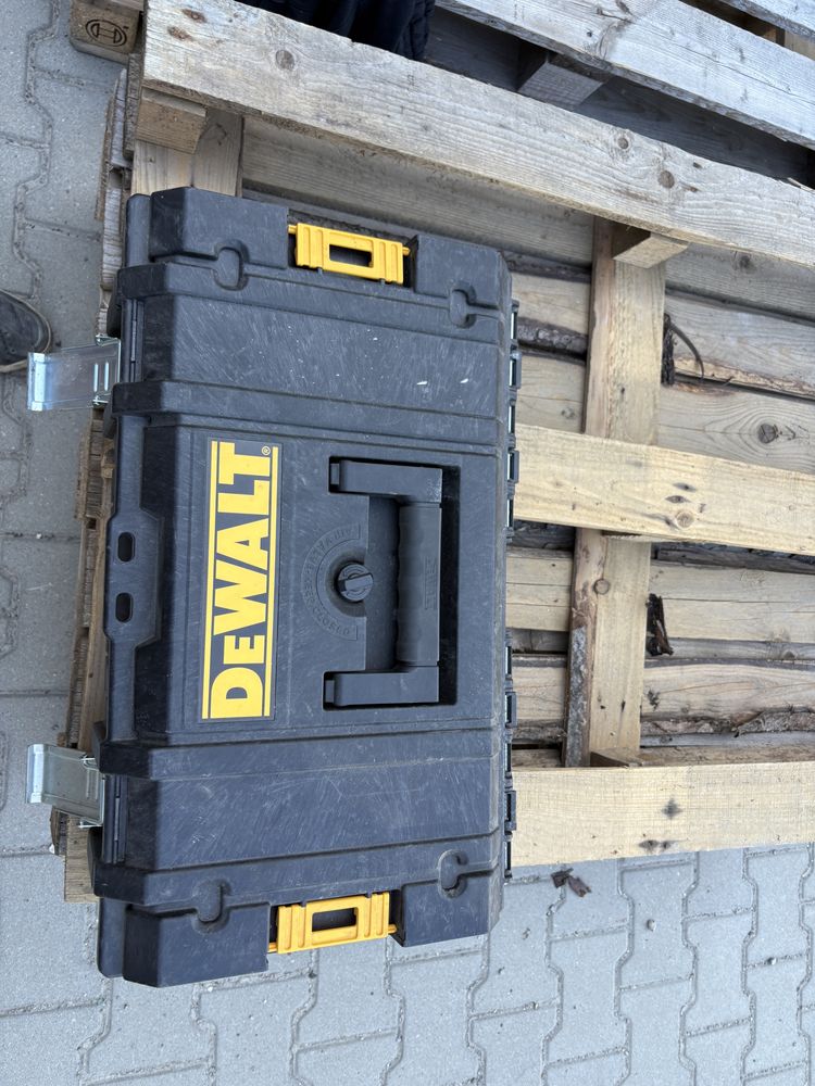 Walizka Skrzynia kufer Dewalt Tstak DS150
