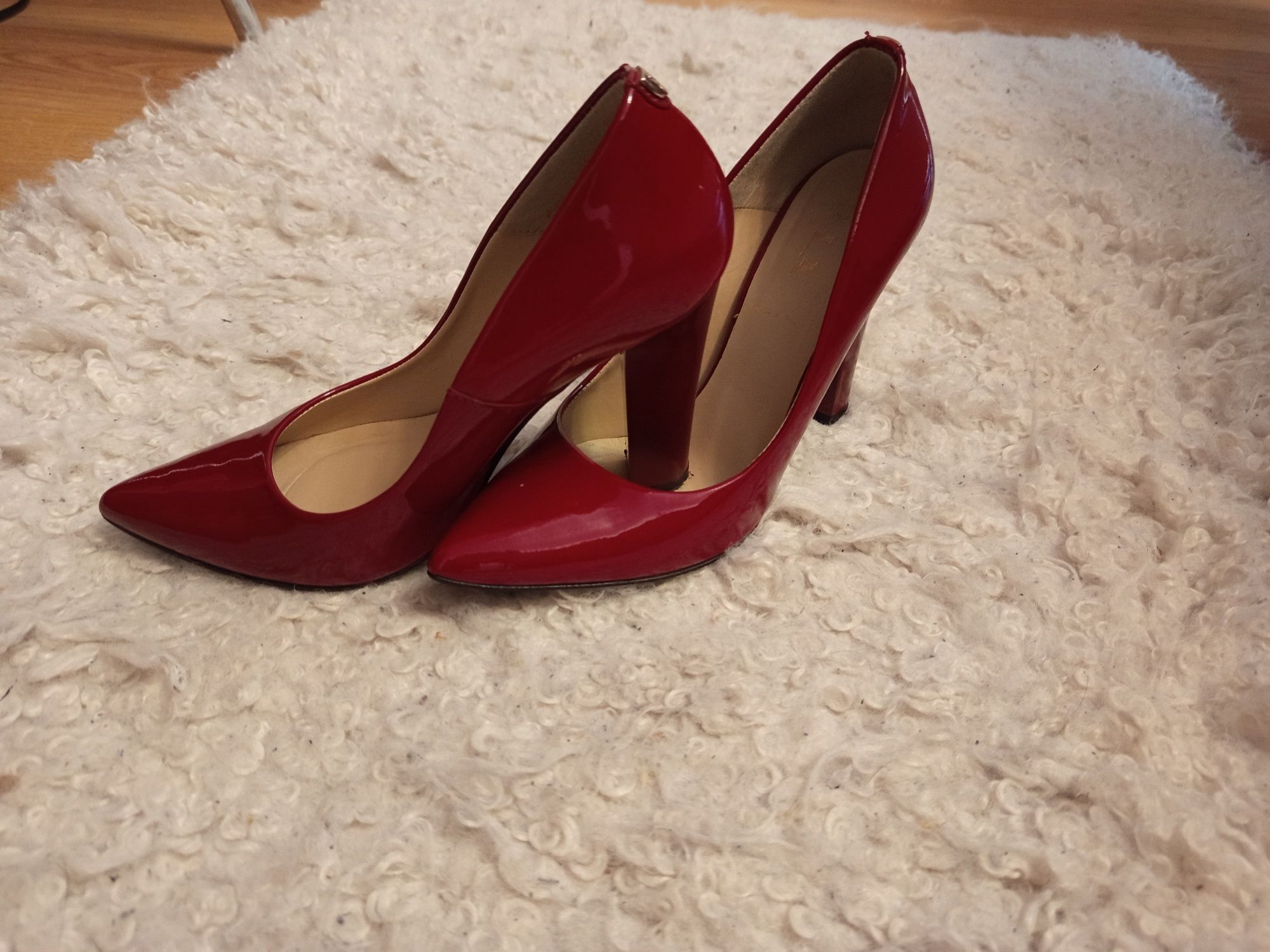Buty na słupku bordowe lakierowane