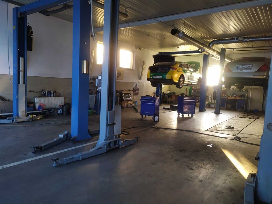 Продається автосалон та СТО з торговими приміщеннями