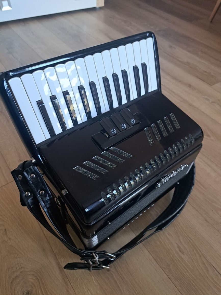 Akordeon Startone 48 basów