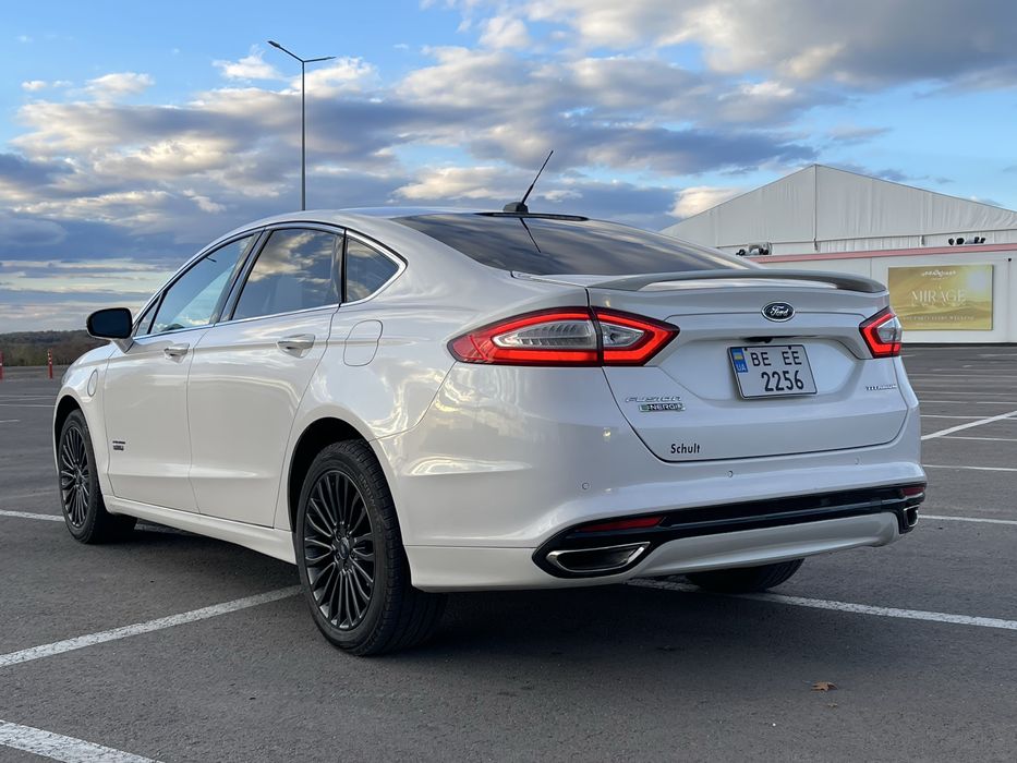 Ford Fusion Titanium  Energy plugin hybrid