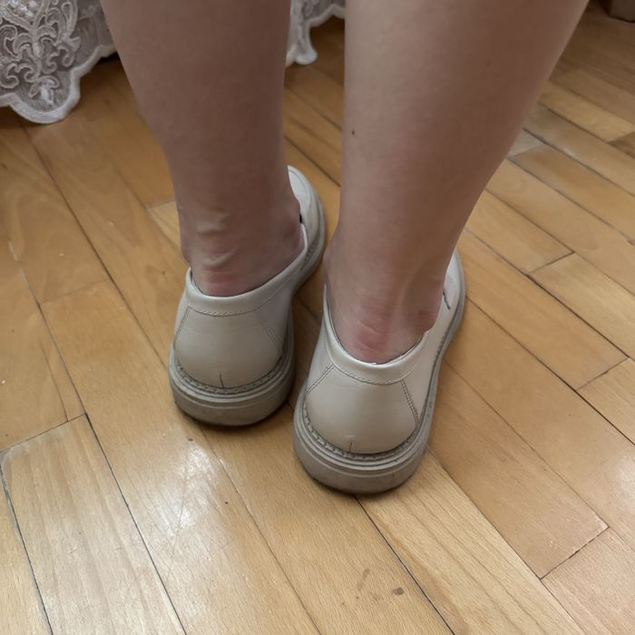 Лофери шкіряні молочні Estro