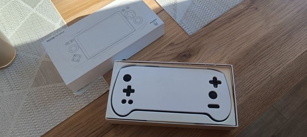 AmbernicRG556 retro konsola android