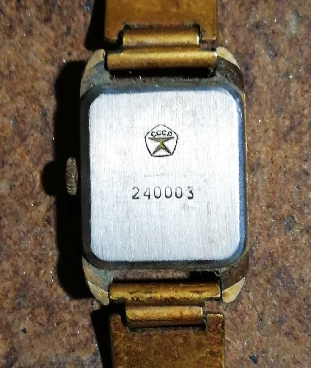 Часы  женские  наручные  Луч  с браслетом , позолоченные