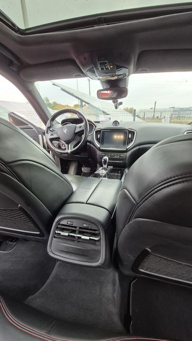 Wynajem auta Maserati ghilbi.