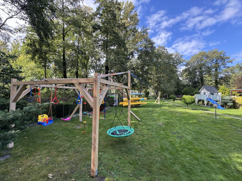 Domek letniskowy nad jeziorem Ślesińskim w pierwszej lini brzegowej.