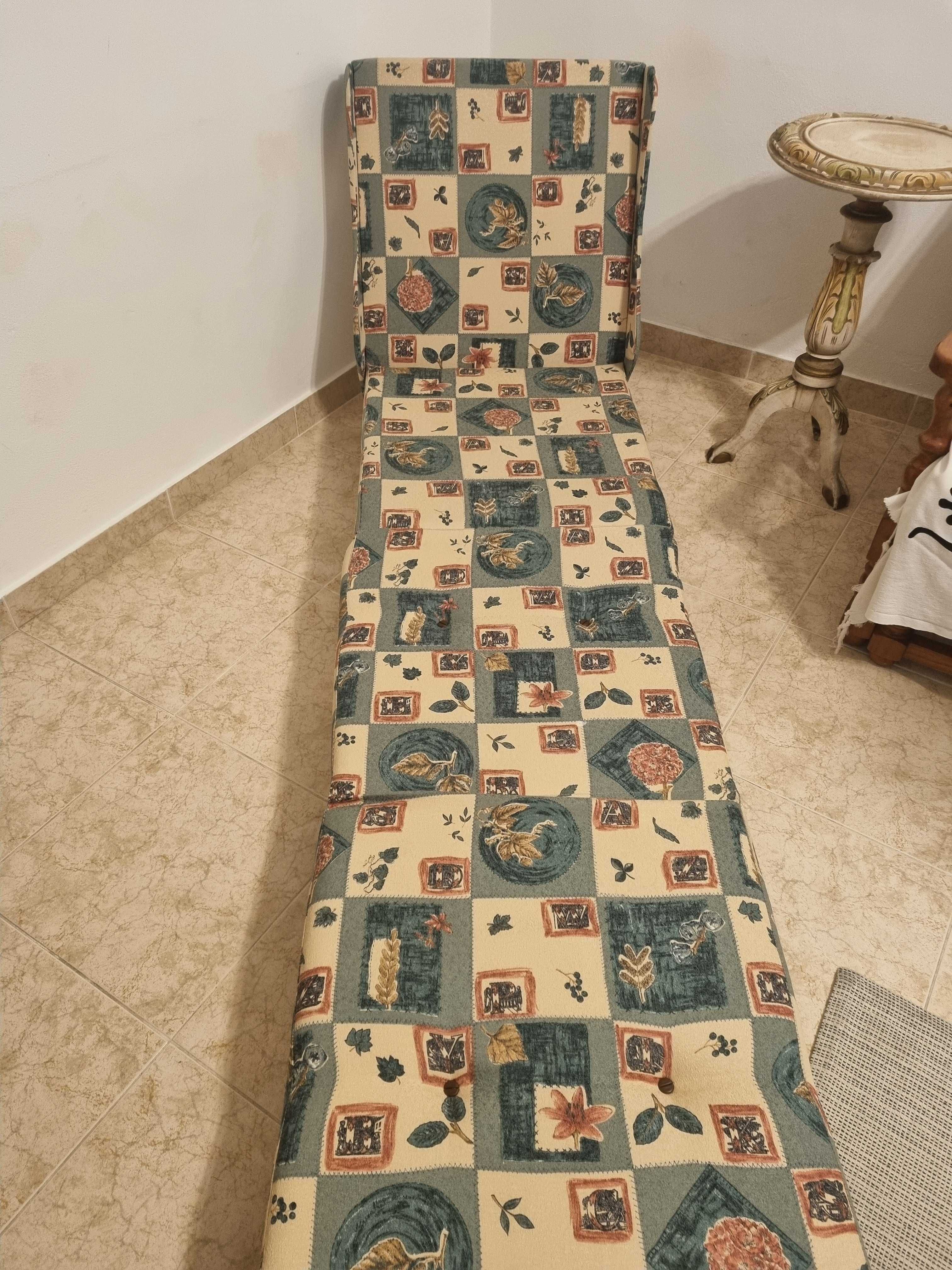 Sofa ,cama e um puff