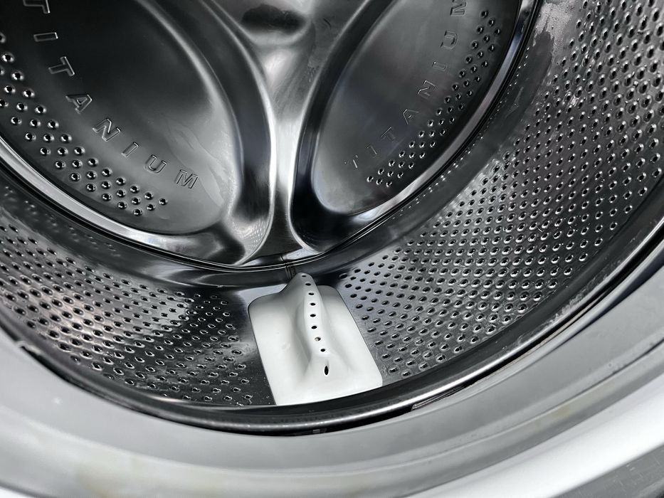 7 кг инверторная стиральная машина Ariston Aqs73f. Доставка бесплатно