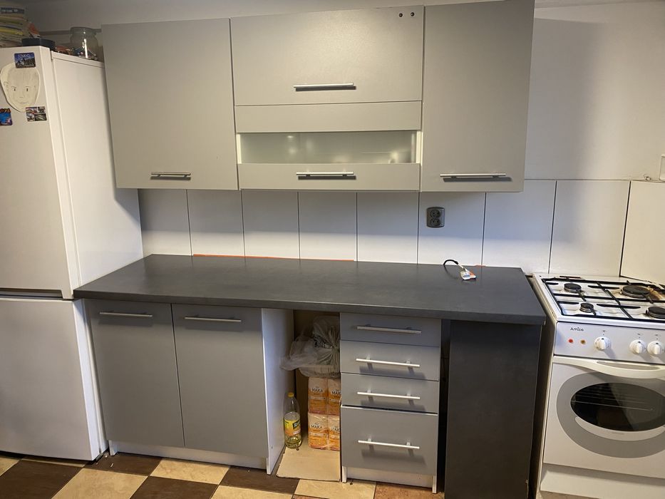 Kuchnia z blatem i zlewem